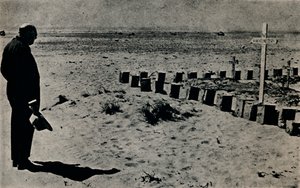 På en slagmarkskirkegård i Egypt, 1942, 1945. av Unbekannt