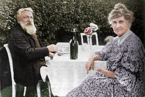 Auguste Rodin - Rodin og hans kone i hagen deres i Meudon, c1925 av Unbekannt