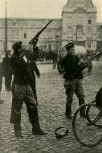 Belgiske militærsyklister skyter mot et tysk fly, første verdenskrig, 1914-1918, c1920. av Unbekannt