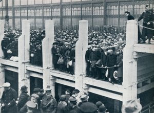 Belgiske flyktninger på havnen i Oostende som ventet på en båt som skulle ta dem til England, 1914. av Unbekannt