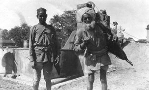 Bhistis, eller vannbærere, Agra, India, 1916-1917 av Unbekannt