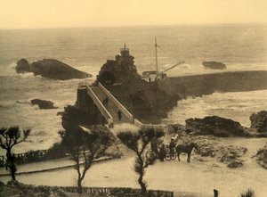 Biarritz - The Rock of the Virgin, c1930. av Unbekannt