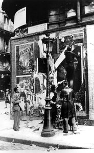 Billboard med menn som setter opp propagandaplakater, Paris, andre verdenskrig, 1939-1945 av Unbekannt