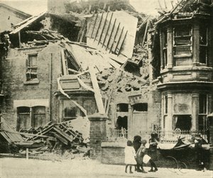 Bombeskadede hus, Hartlepool, første verdenskrig, desember 1914, c1920. av Unbekannt