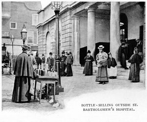 Flaske selges utenfor St Bartholomews Hospital, London, c1903 1903 av Unbekannt