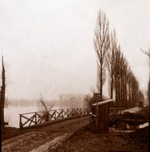 Bro over elven Ailette, Nord-Frankrike, c1918 av Unbekannt