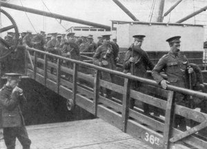 Britiske tropper går i land i Frankrike, 7. august 1914 av Unbekannt