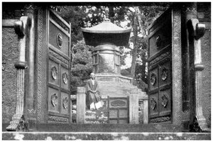 Bronseport og grav, Shiba Park, Tokyo, Japan, 1904 av Unbekannt