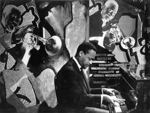 Bud Powell i "Three Bedrooms in Manhattan" 1965 (s/hv-bilde) av Unbekannt