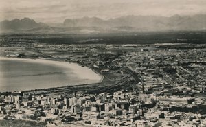 Cape Town - Table Bay med Stellenbosch og Hottentots Holland Mountains, Sør-Afrika. av Unbekannt