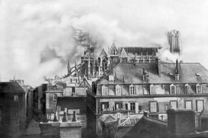 Katedralen i Reims i brann etter tysk bombing, Frankrike, 1914 av Unbekannt