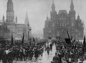 Feiringer i anledning 8-årsjubileet for oktoberrevolusjonen i Moskva, 1925. av Unbekannt