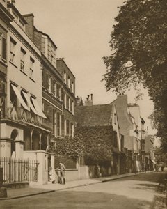 Cheyne Walk, A Demure Road Looking Over The River, Is Rich In Memories, c1935. av Unbekannt