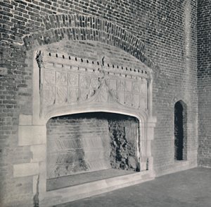 Skorsteinsstykke ved Tattershall Castle, Lincolnshire, 1927 av Unbekannt