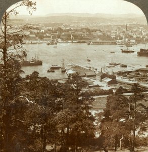 Christiania og hennes travle havn, N.W. fra Ekeberg slott til høyre, Norge, c1905. av Unbekannt