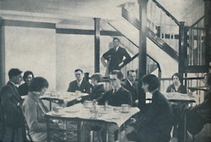 Komfort for passasjerer og kabinen til en fantastisk sentralkontroll, c1935 av Unbekannt