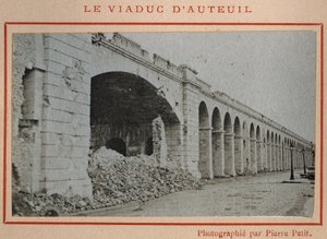 Commune de Paris (1871): utsikt over Auteuil-viadukten i Paris i mai 1871. Fotografi av Pierre Pepetit. Trykk på papp, Dim. 9x5,4 cm av Unbekannt