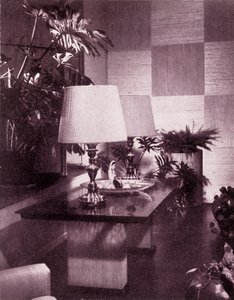 Hjørne av en stor stue, designet av Paul T. Frankl, 1949. av Unbekannt