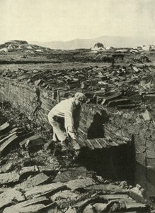 Cutting Turves, c1948. av Unbekannt