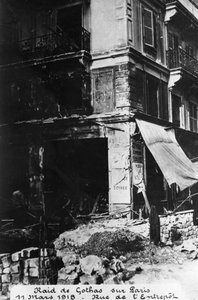 Skader etter et raid av tyske Gotha-bombefly, Paris, 11. mars 1918 av Unbekannt