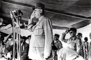 De Gaulle i Algerie, mai 1958 av Unbekannt