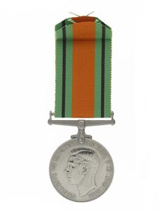 Forsvarsmedalje 1939-45 (nikkel og silke) av Unbekannt