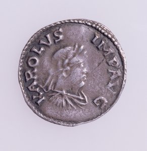 Denier of Charlemagne (742-814) forside som viser et portrett av Charlemagne, Quentovic Mint 768-814 (sølv) (for bakside se: 110164) av Unbekannt