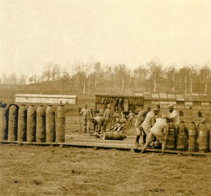 Depot for store skjell, c1914-c1918 av Unbekannt