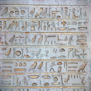 Detalj av egyptiske hieroglyfer fra en gravstela av Unbekannt