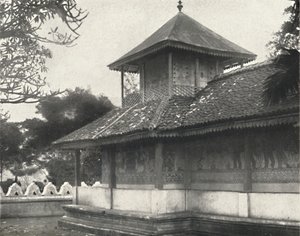 Dewale se plate 58 på Dagoba of the Sacred Tooth i Kandy, 1926 av Unbekannt