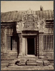 Døråpning gjennom en indre innhegning, Angkor Wat, Kambodsja, ca. 1880. av Unbekannt