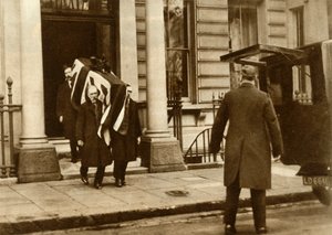 Earl Haigs kiste blir båret fra huset der han døde, London, 29. januar 1928, 1935. av Unbekannt