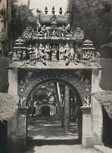 Inngang til et hinduistisk tempel, Ceylon, 1926 av Unbekannt