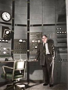 Enrico Fermi , italienskfødt amerikansk kjernefysiker, c1942 av Unbekannt