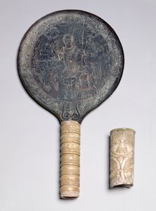 Etruskisk speil i elfenben med gravert dekor som viser Odyssevs truende krets; Ivory Gorgoneion-håndtak, 4. århundre f.Kr. (bronse og elfenben) av Unbekannt