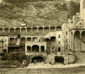Faust Town i Felsenreitschule, Salzburg, Østerrike, c1935. av Unbekannt