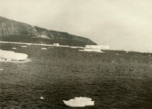 Flytende is utenfor Kapp Adare, c1908, 1909. av Unbekannt