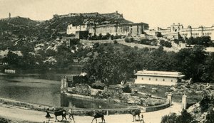 Fort og palass, Amber. av Unbekannt