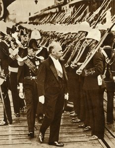 Den franske presidenten Raymond Poincaré med Edward, Prince of Wales, i Portsmouth, juni 1913, 1935. av Unbekannt
