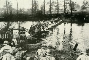 Franske tropper krysser en elv, 1919. av Unbekannt