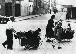 Franske flyktninger som vender hjem etter Frankrikes fall til tyskerne, Frankrike, juli 1940 av Unbekannt