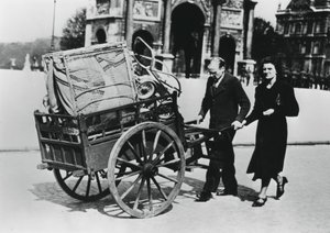 Franske flyktninger som vender hjem etter Frankrikes fall til tyskerne, Paris, juli 1940 av Unbekannt