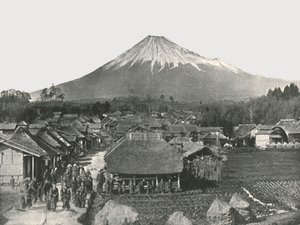 Fujiyama, The Sacred Mountain, fra Jedzumi Village, Japan, 1895. av Unbekannt