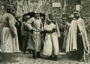 General Kusmanek og prins Francis Joseph ved Przemysl festning, første verdenskrig, 1915, c1920. av Unbekannt