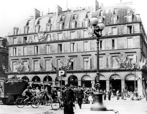 General Leclercs franske tropper i sentrum av Paris, august 1944 av Unbekannt