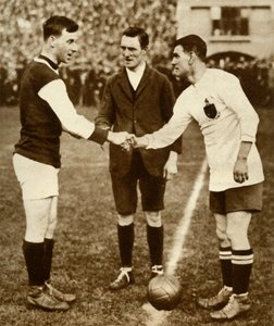 George Kay og Joe Smith før avspark, FA-cupfinale, Wembley Stadium, London, 1923, 1935. av Unbekannt