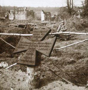 Tysk fellesgrav, c1914-c1918 av Unbekannt