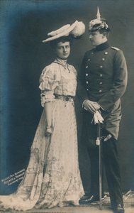tysk par. Med mann i uniform, 1906 av Unbekannt