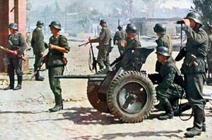 Tyske infanterister med lett feltartilleri, Russland, 1943 av Unbekannt