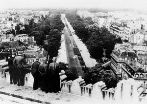 Tysk militærparade i Paris, juni 1940 av Unbekannt